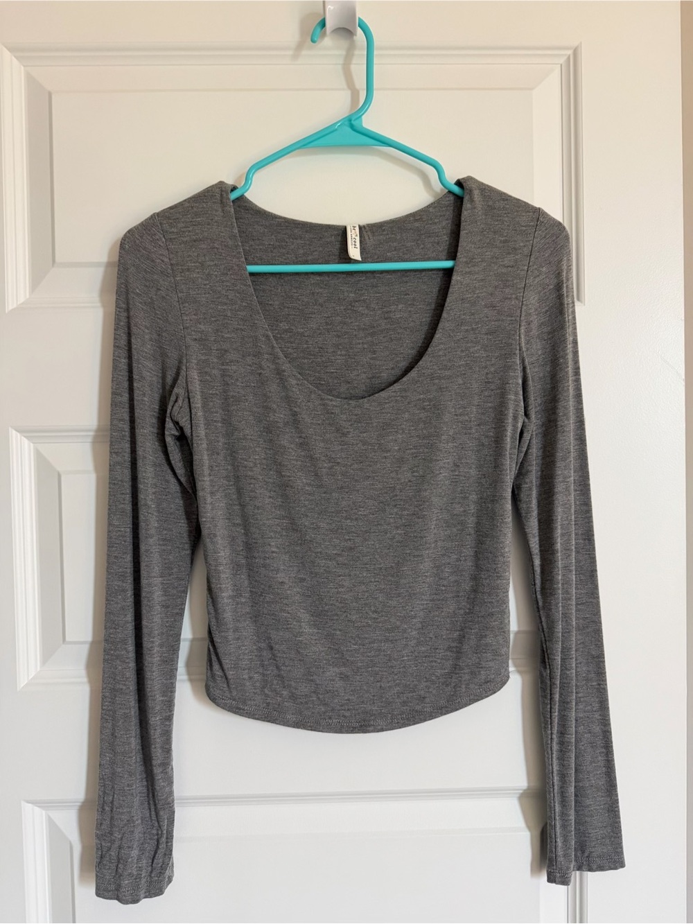 BE COOL Gray Scoop Neck Long-Sleeve Women's Top